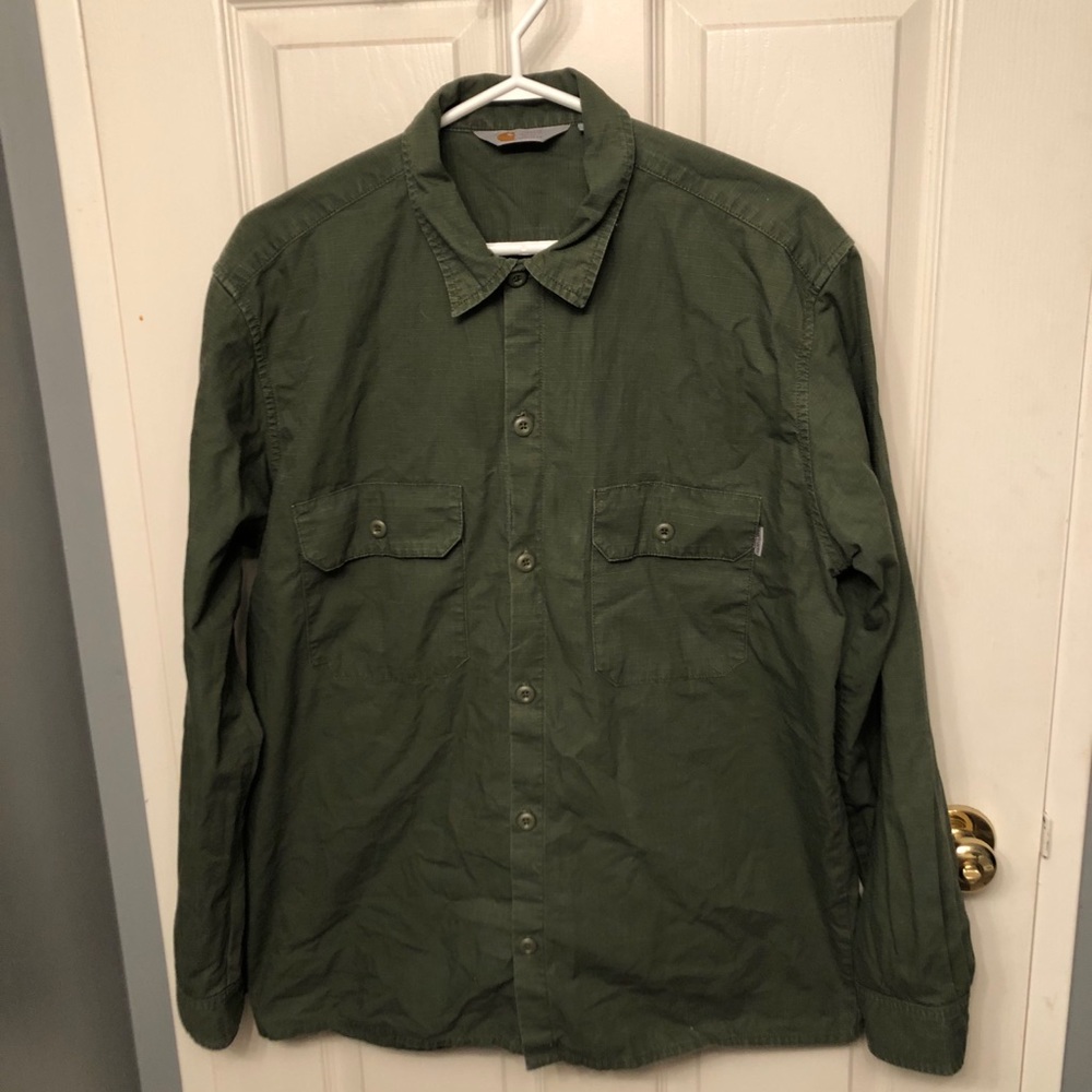 🟢Olive green Carhartt shirt🟢